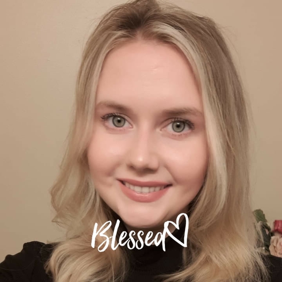 Meet your Posher, Hannah - Picture 1 of 1